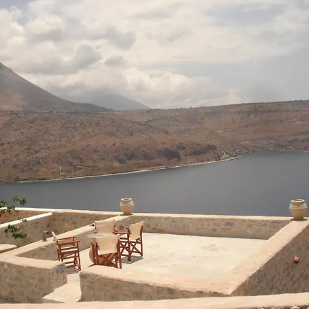 赛拉纳风景酒店 Karavostásion